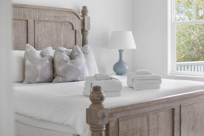 Building Photo - 80 East Royal Fern Way