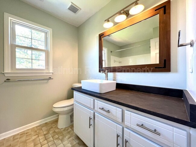 Building Photo - 3707 Rogers Cove