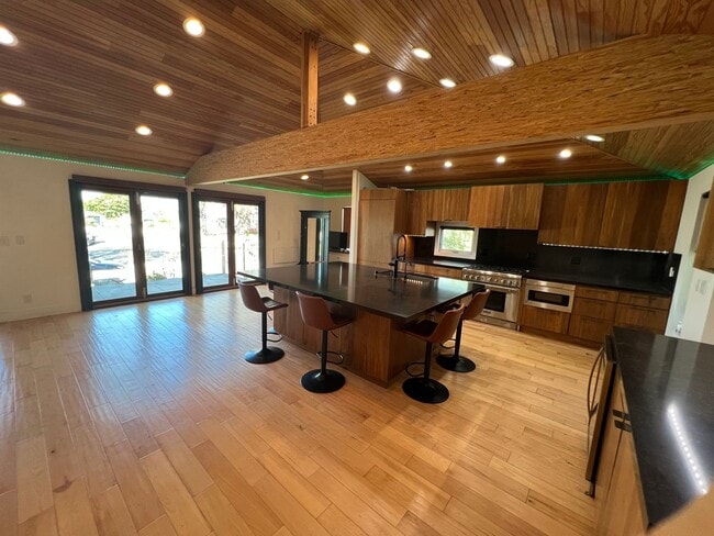 Building Photo - Comfort Meets Style in This Updated Kentwood Home