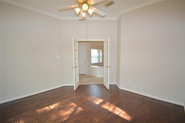 Building Photo - 5911 Mettler Ln