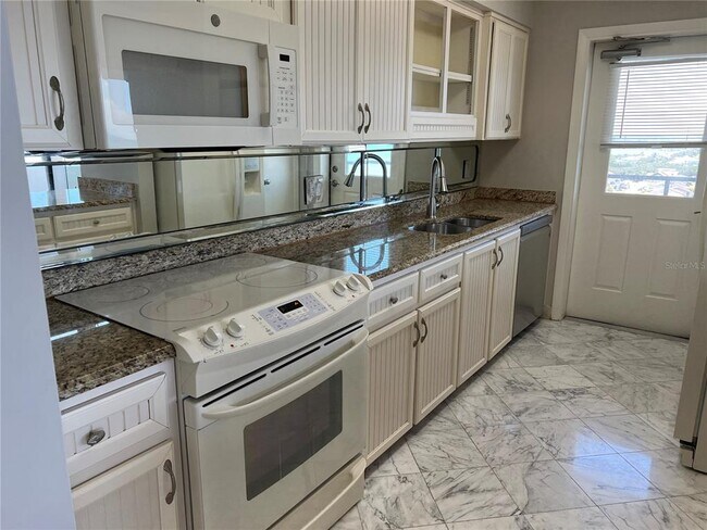 Building Photo - 1601-1601 N Central Ave