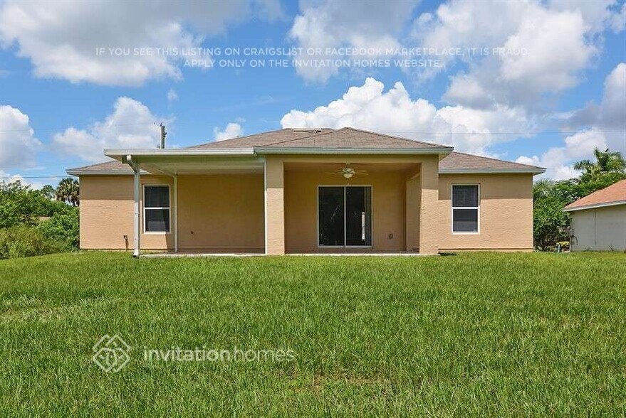 Building Photo - 2561 SW Calender St
