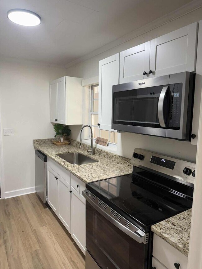 Building Photo - 102 S Redd Street - Unit 102