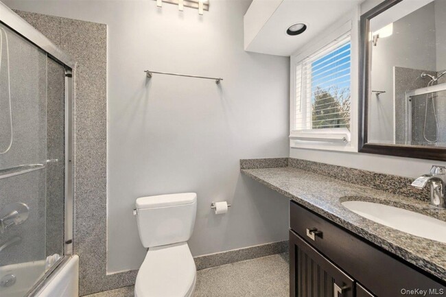 Building Photo - 42 Clarewood Dr