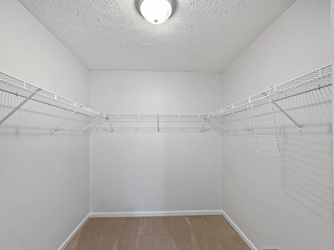 Building Photo - Fantastic 2BR / 2BA condo in prime West Kn...