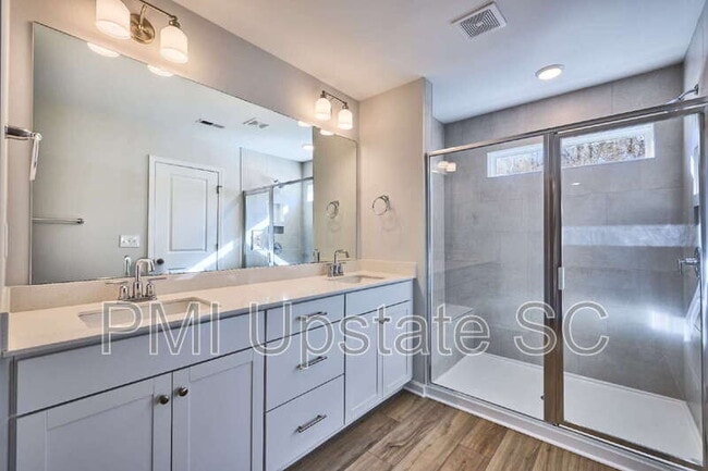 Building Photo - 49 Fair Vlg Ln