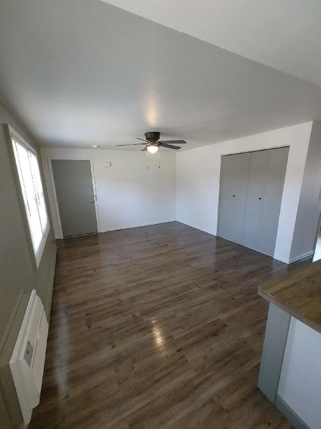 Building Photo - 5 Orchard Park