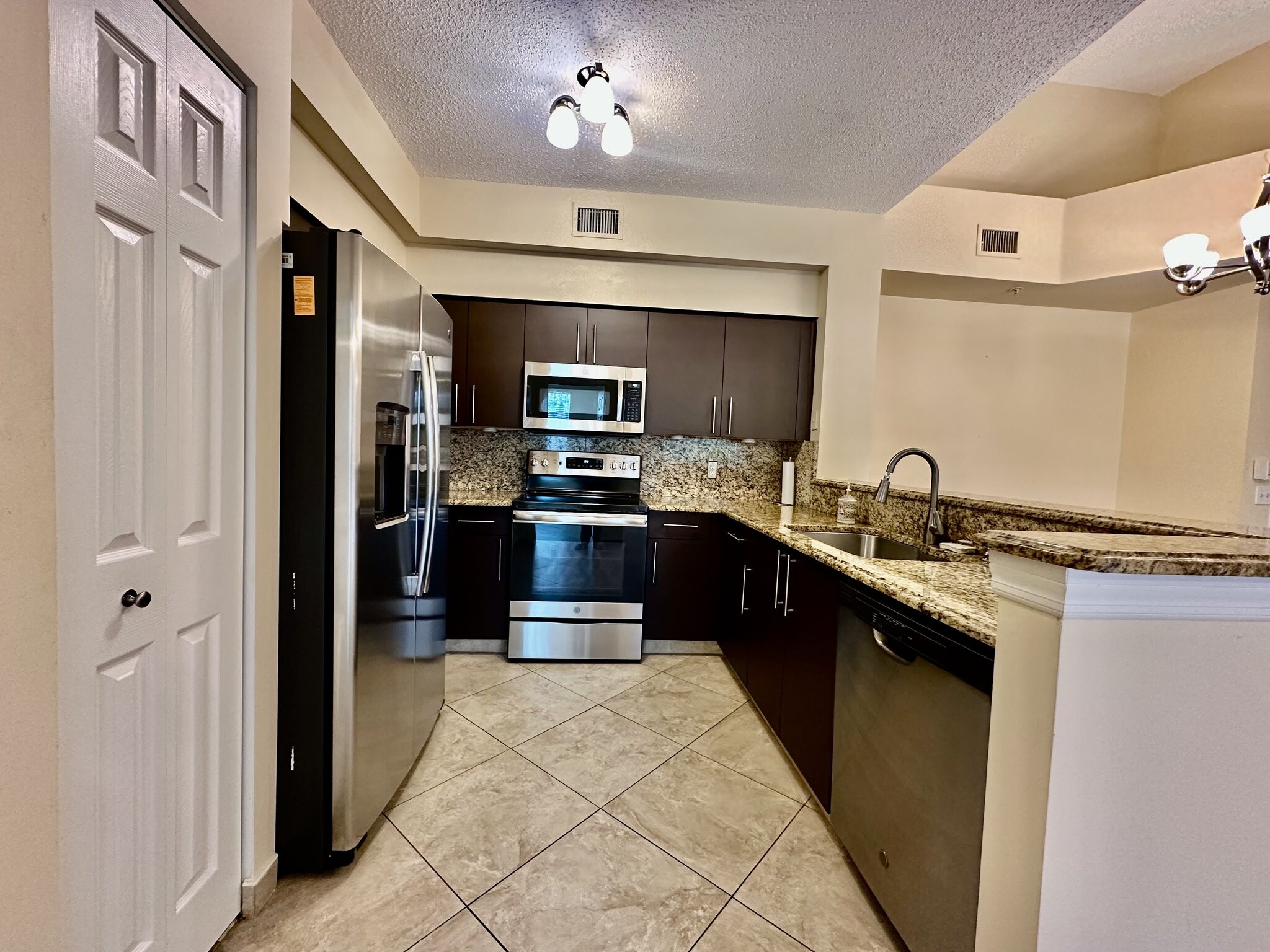 Building Photo - 1230 Reserve Way