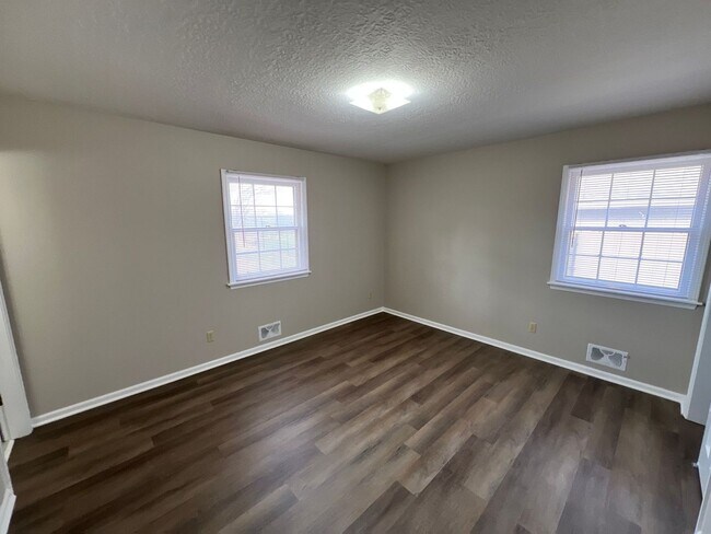 Building Photo - Spacious 3BR with Large Yard & 2-Car Garage