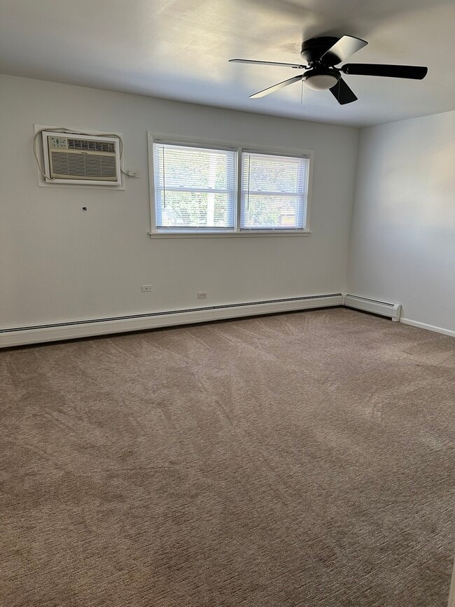 Building Photo - 4537 Maple Ave