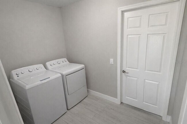 Building Photo - 3504 Valleyview Dr