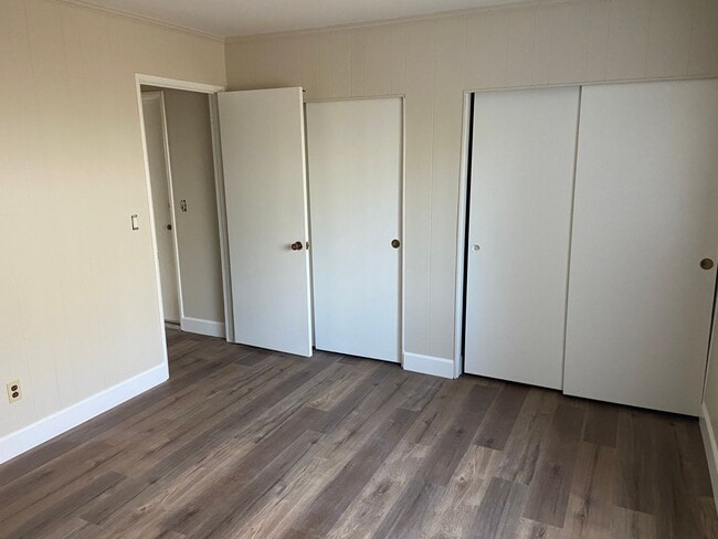 Building Photo - Updated 5 Bed, 3 Bath in Lomas Santa Fe Hi...