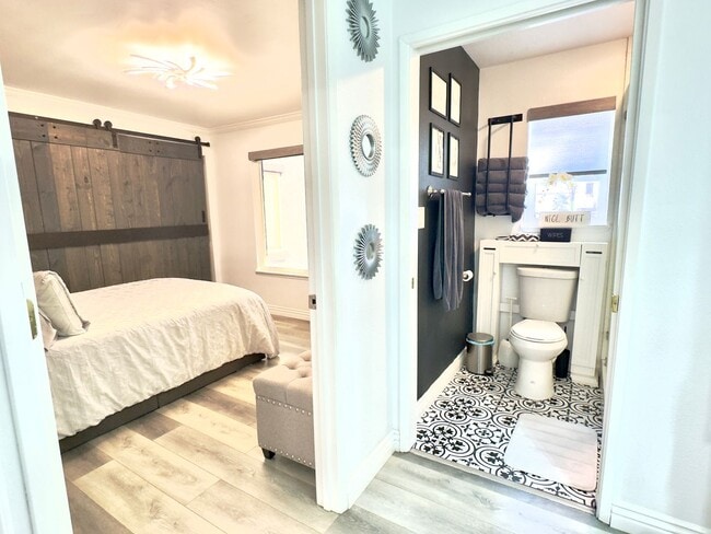 Building Photo - Upgraded One-Bedroom in Kensington