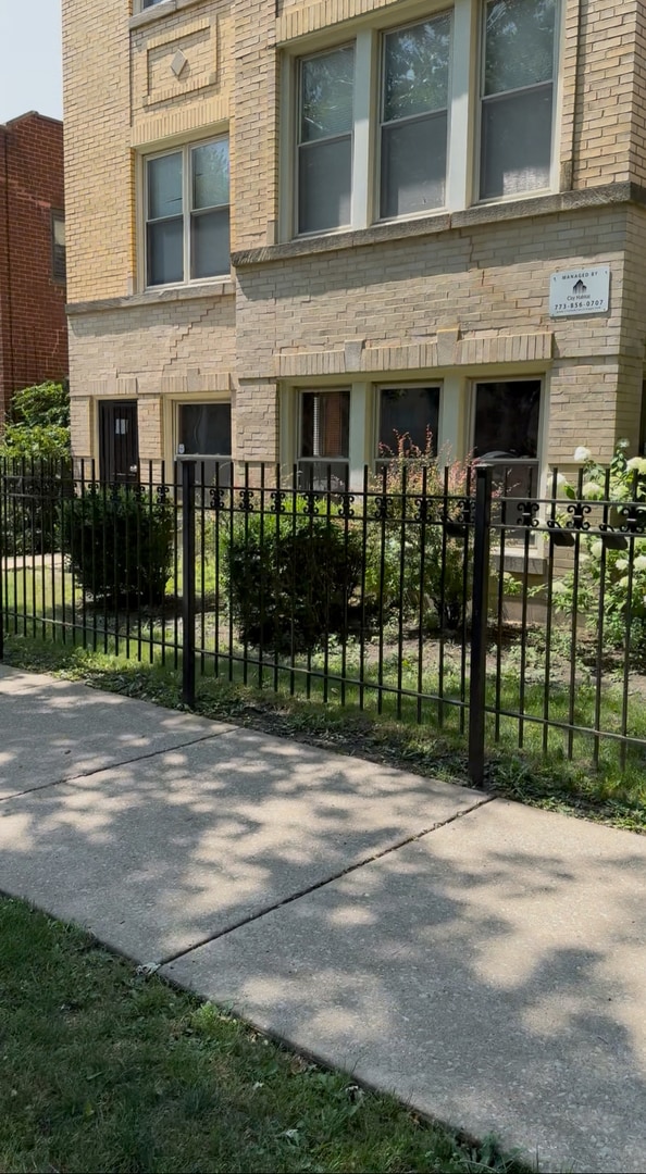 Primary Photo - 4104 N Mozart St