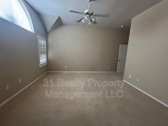 Building Photo - 4632 Aylesbury Ct