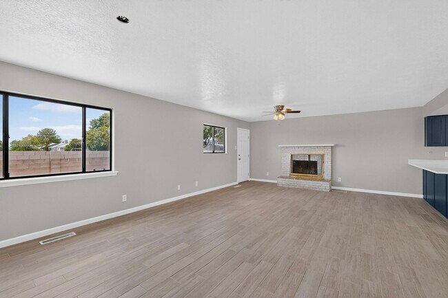 Building Photo - 7101 Cindy Dr NE