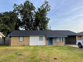 Building Photo - 729 Kenney St