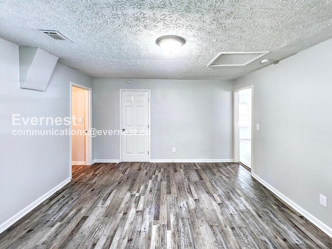 Building Photo - 306 Walker Dr