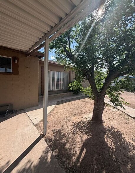 Building Photo - 909 W Milton St