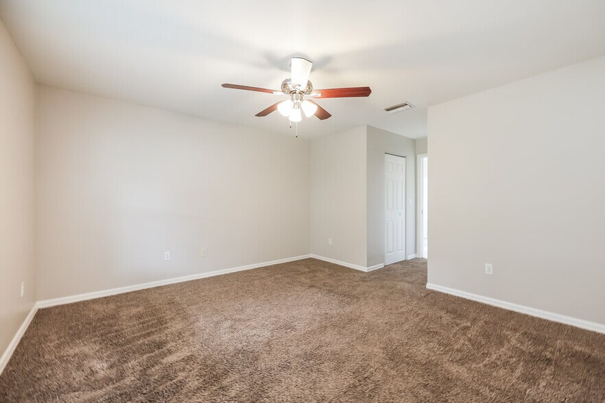 Building Photo - 15585 Spring Line Ln
