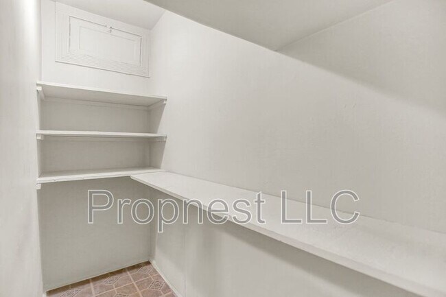 Building Photo - 312 S Cleveland St