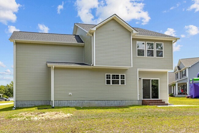 Building Photo - 215 Purple Martin Dr