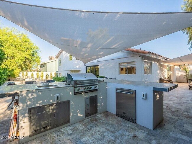 Building Photo - 4748 E Redfield Rd