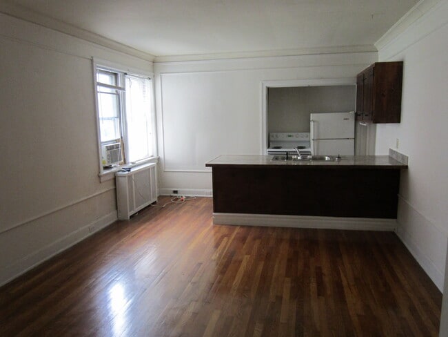 Building Photo - 2805 Stratford Ave