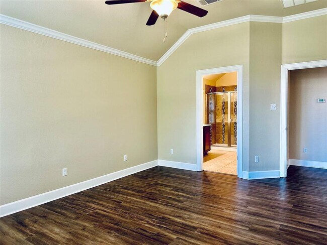 Building Photo - 520 Cerezo Dr
