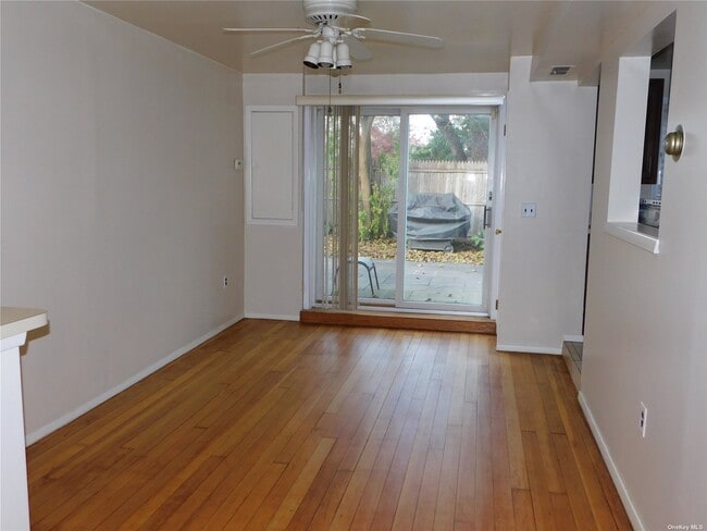 Building Photo - 11 Rensselaer Dr