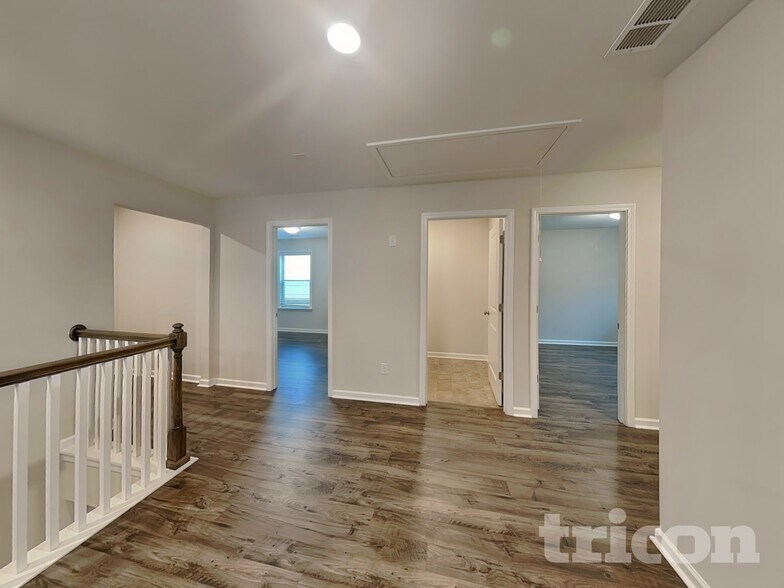 Building Photo - 203 Chapelcrest Ln