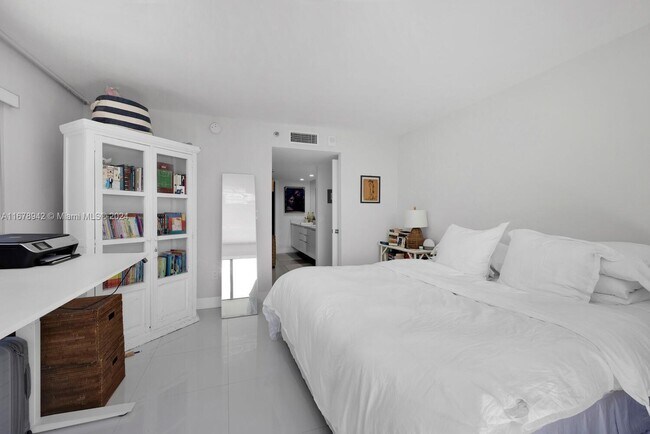 Building Photo - 650 Ocean Dr