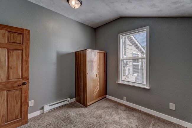 Building Photo - 812 Allen Ave