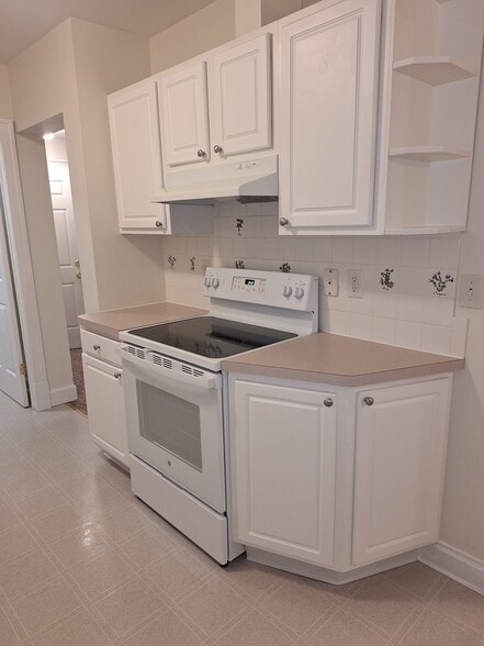 Kitchen - 121 Ontario St