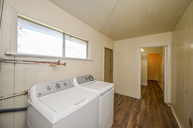 Building Photo - 10302 Woodwind Dr