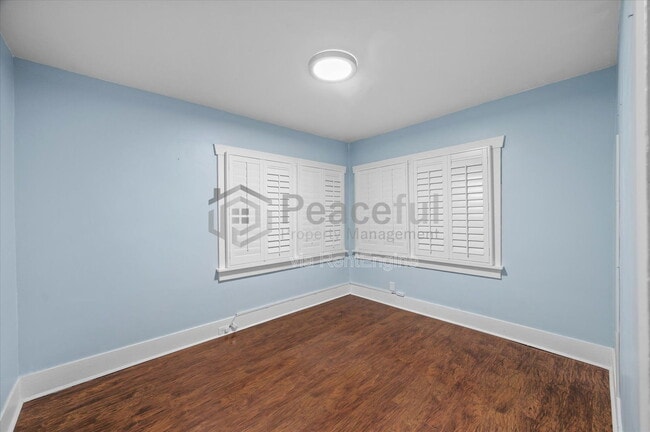 Building Photo - 662 E Redondo Ave