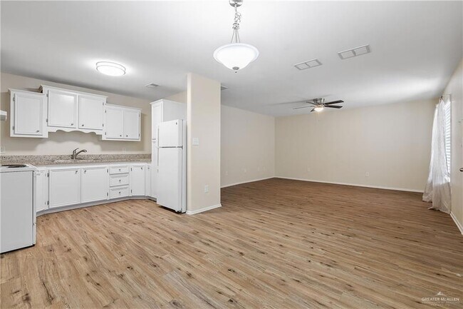 Building Photo - 1105 W Stubbs St