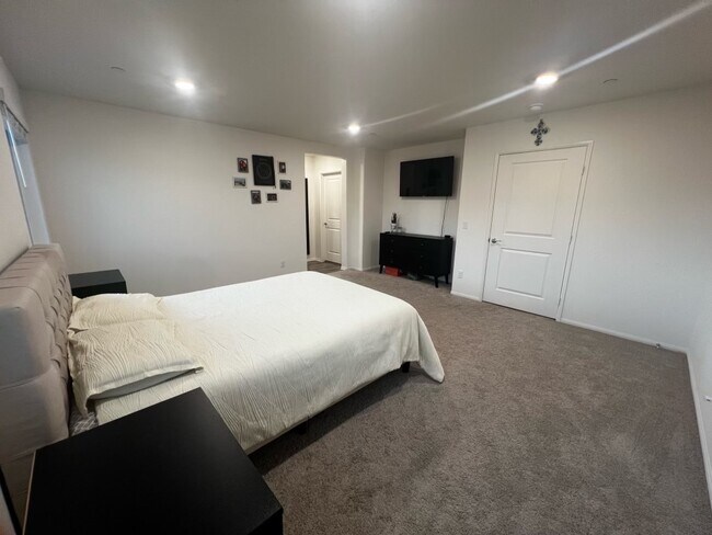 Building Photo - 28388 Memory Ln