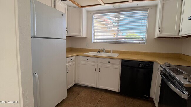 Building Photo - 2207 W Ironwood Dr