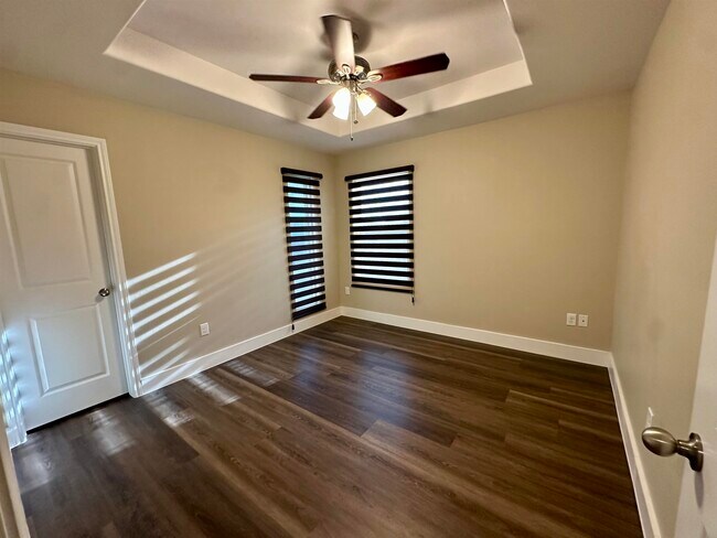 Building Photo - 7938 Elka Lp