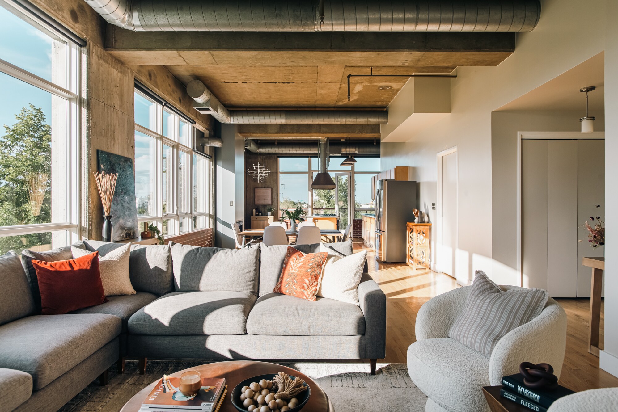 Building Photo - 2000 Little Raven St