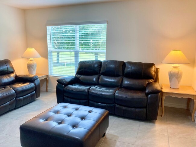 Building Photo - The Fairways Golf Course Home