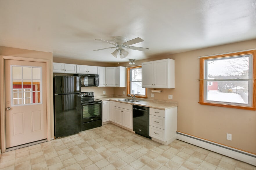 Building Photo - 159 Leslie Dr