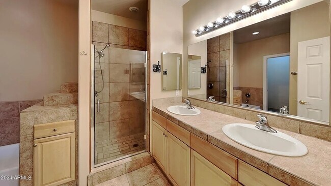 Building Photo - 3002 E Jeanette Ct