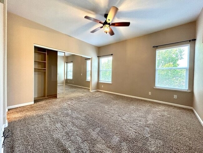Building Photo - Gated Community! Beautiful 3bd/2.5bth in F...