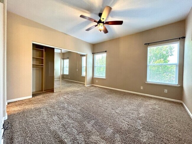 Building Photo - Gated Community! Beautiful 3bd/2.5bth in Folsom