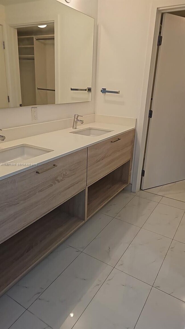 Building Photo - 16385 Biscayne Blvd