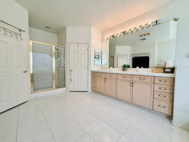 Building Photo - Partially furnished-Lovely 5 bedroom, 3 bath home in Legacy Master Series Community! $500 off fir...
