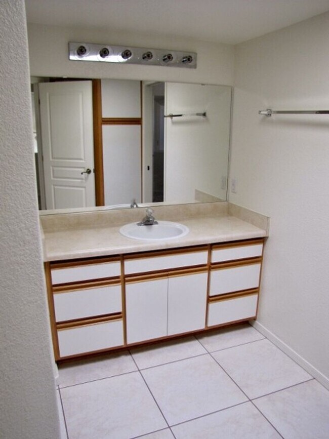 Building Photo - 3BR/2BA/2CG, 1615 sq.ft. home in Sierra Springs subdivision in Sierra Vista, AZ