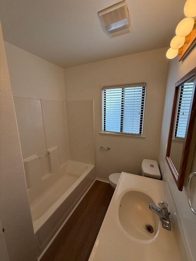 Building Photo - Beautiful 3 Bedroom, 2 Bathroom Granada Hills Home with Detached Garage!